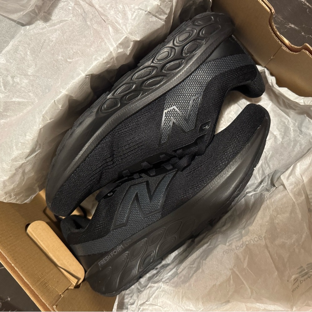 New Balance ALL BLACK sneakers